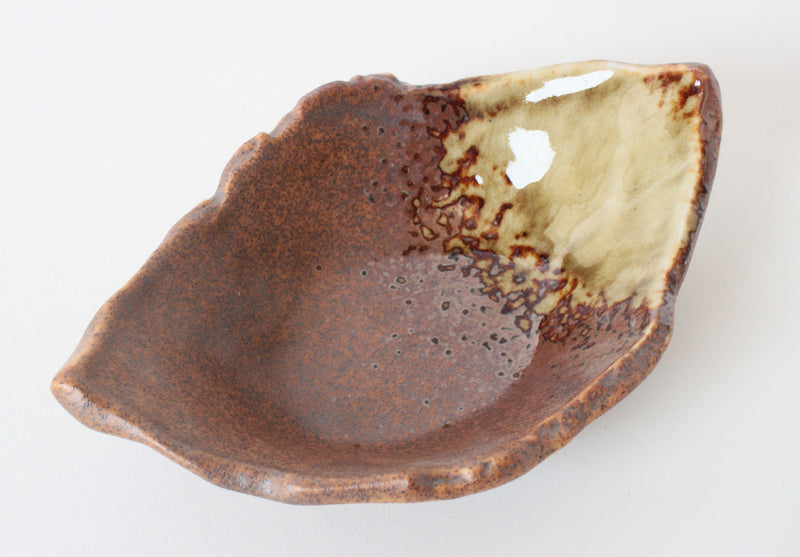 Mino ware Japanese Ceramics Leaf Shaped Small Bowl Brown Accented With Yellow