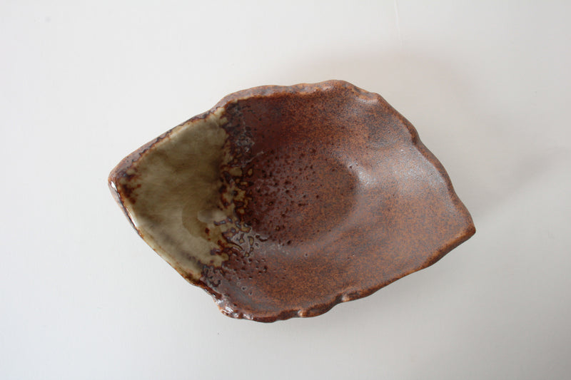 Mino ware Japanese Ceramics Leaf Shaped Small Bowl Brown Accented With Yellow