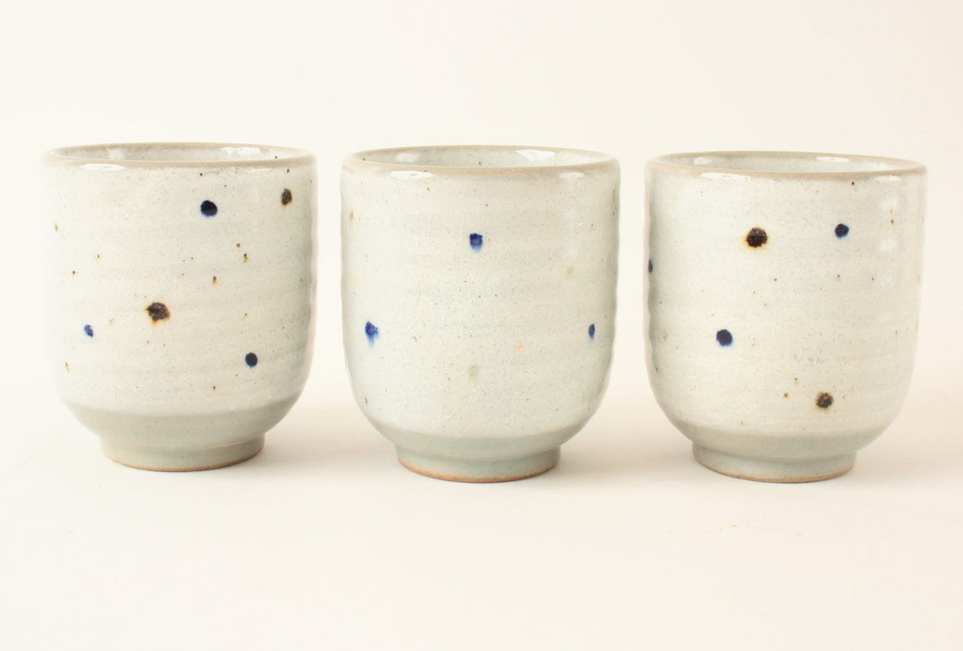 ちゃわん Mino ware Japanese Sushi Yunomi Chawan Tea Cup White w/ Polka Dots