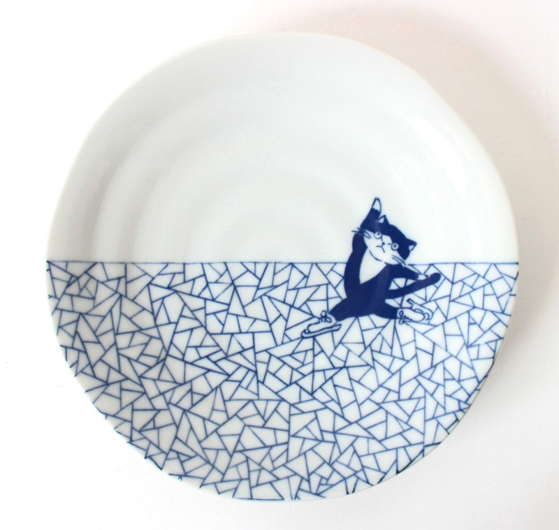 Mino ware Japanese Ceramics 6.5 inch Round Plate Japanese Cats Ice Skating