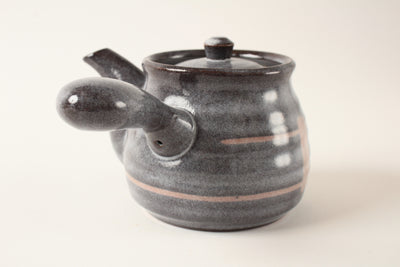 Mino ware Japanese Pottery Teapot Rokubey Kyusu Poweder White on Charcoal Gray