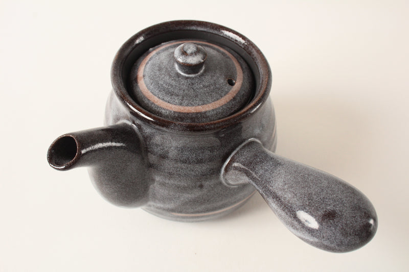 Mino ware Japanese Pottery Teapot Rokubey Kyusu Poweder White on Charcoal Gray