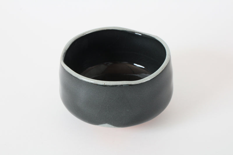 Mino ware Japanese Pottery Tea Ceremony Matcha Bowl Charcoal Gray Crackled