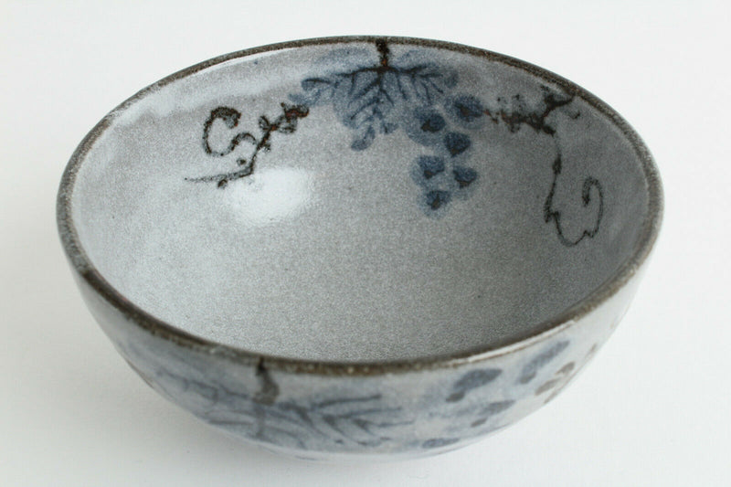 Mino ware Japanese Pottery Rice Bowl Grapes & Vines Gray Wide White Glaze