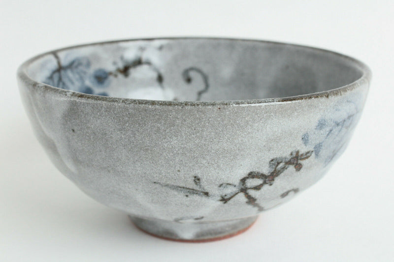 Mino ware Japanese Pottery Rice Bowl Grapes & Vines Gray Wide White Glaze