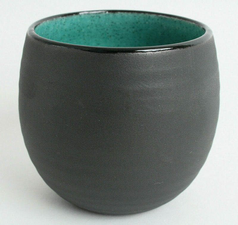 Mino ware Japanese Pottery Yunomi Chawan Chubby Tea/Rock Cup Matte Black & Green