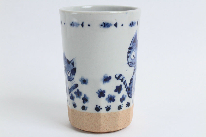 Mino ware Japanese Yunomi Chawan Long Tea Cup Cat Family White made in Japan