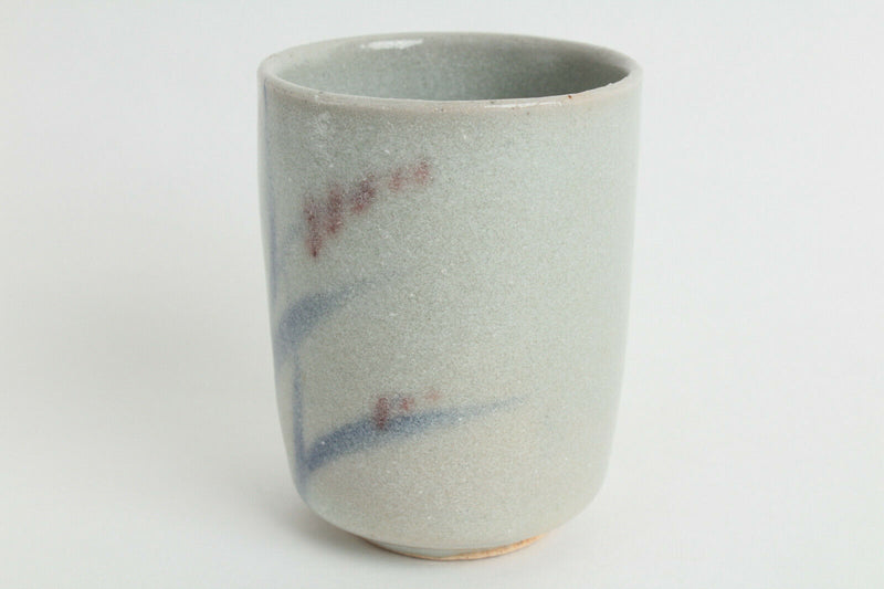 Mino ware Japanese Pottery Yunomi Chawan Tea Cup Red Flower Snowy Gray Japan